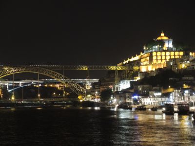 view from our  boat  @ night...  Gav... note... HAND held
