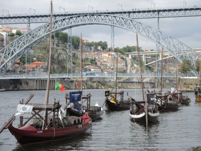 Rabelo   port  carrying  boats  in Oporto

