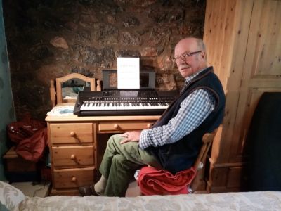 With new  keyboard...can now play 'When the  Saints Come Walking in '
